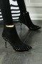Escarpin femme chic tige montante orné de clous