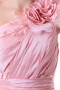 Robe de mariée rose asymétrique avec détails fleurs & pétales