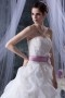 Robe de mariée princesse décolleté en cœur sans bretelle en organza