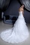 Robe de mariée moderne encolure ras de cou en organza & dentelle ornée de bijoux