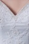 Robe de mariée dentelle col en V avec bretelle dos nu ornée de applique