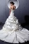 Robe mariée moderne décolleté en cœur bustier trompette ornée de bijoux, applique