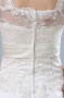 Robe de mariée avec manche au coude ornée de applique en satin