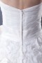Robe de mariée princesse bustier coeur à jupe et détails floraux