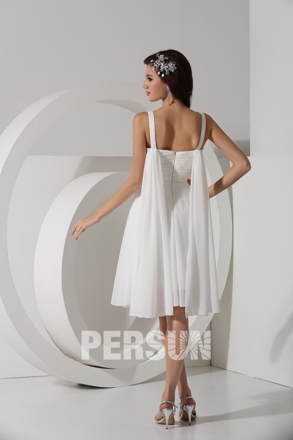 Petite robe blanche mousseline avec voilage dans le dos
