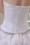 Mini robe de mariée décolleté en coeur parsemée de bijoux