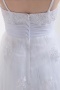 Robe de mariée courte col V Empire ornée de motifs dentelles