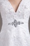 Mini robe de mariée dentelle col V ornée de bijoux