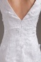 Mini robe de mariée dentelle col V ornée de bijoux