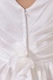 Robe cortège fille blanche plissée ornée d'une fleur