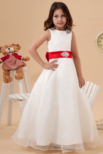 Robe mariage enfant blanche dotée d'une ceinture rouge