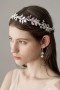Coiffe pour la mariée style baroque feuilles & perles