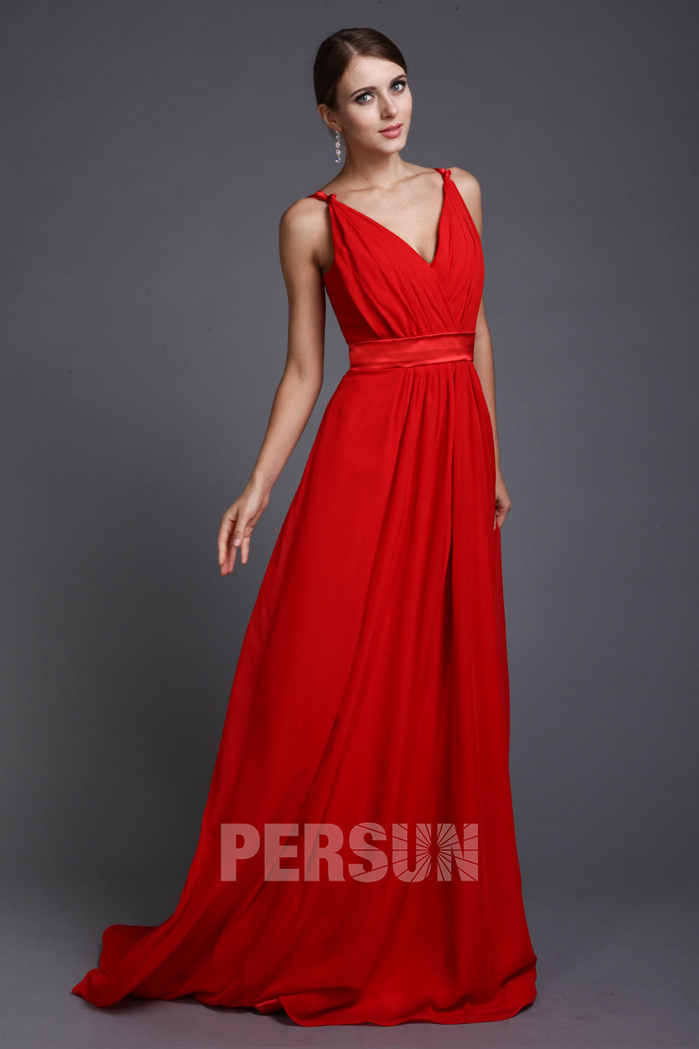 robe de soirée simple longue rouge col v bustier plissé et bretelles ornée de noeud