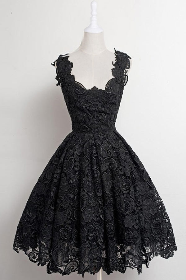 petite-robe-noire-vintage-en-dentelle-guipure.jpg?profile=RESIZE_584x
