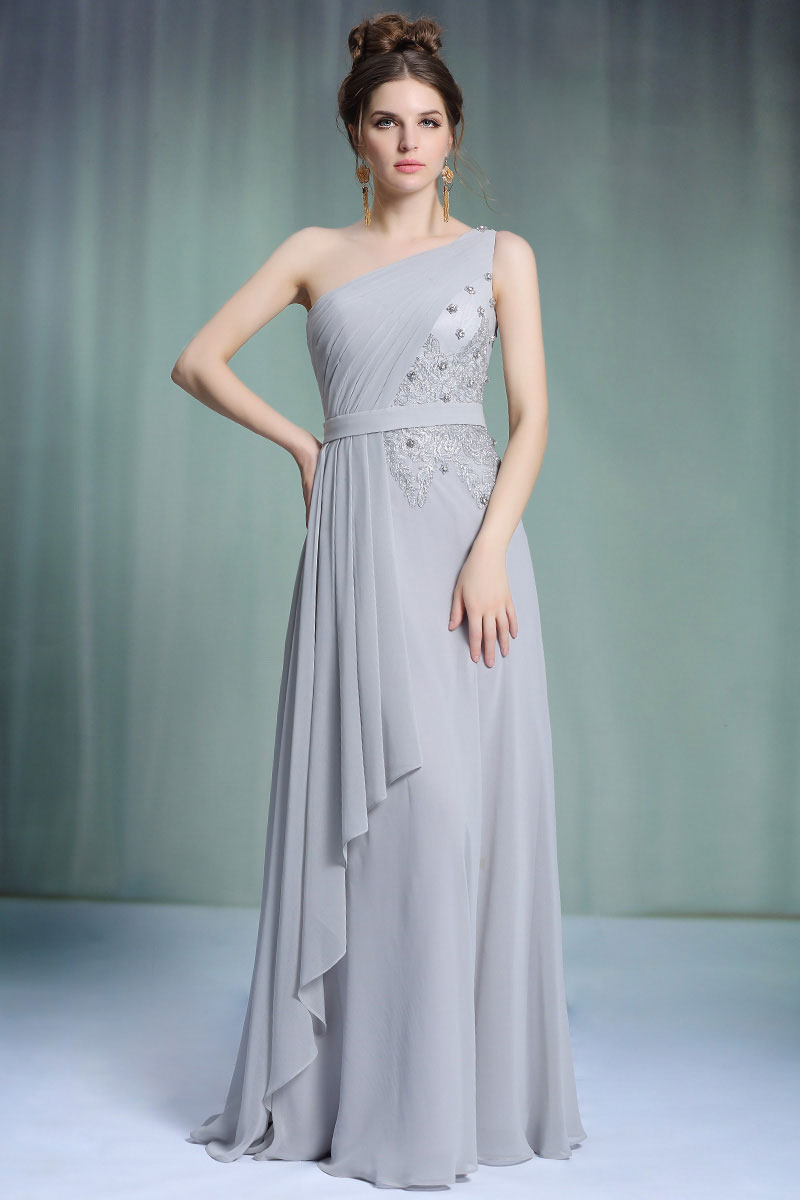 robe mère mariée longue asymétrique grise plissé appliquée de dentelle et de strass