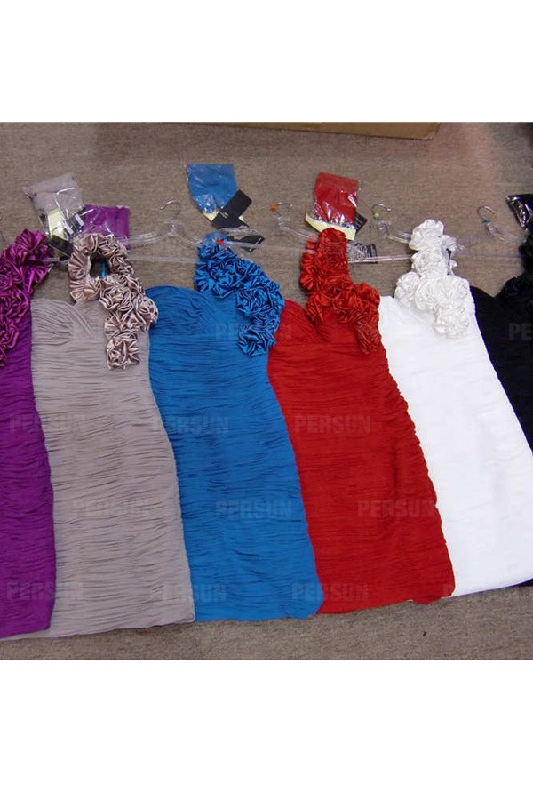 Mini Robe cocktail asymétrique ornée de fleurs en mousseline rouge