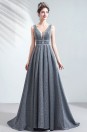 Robe de soirée longue grise scintillant décolleté plongeant jupe ample