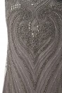 Robe de soirée délicatement brodé gris argenté à coupe fourreau & bustier transparent