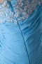 Robe longue de soirée bleu encolure asymétrique ornée de fleur