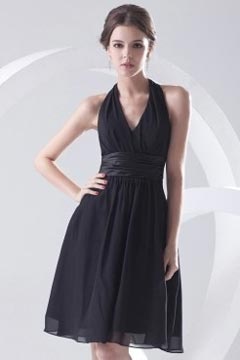 Petite robe noire encolure américaine simple plissée
