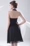 Petite robe noire encolure américaine simple plissée